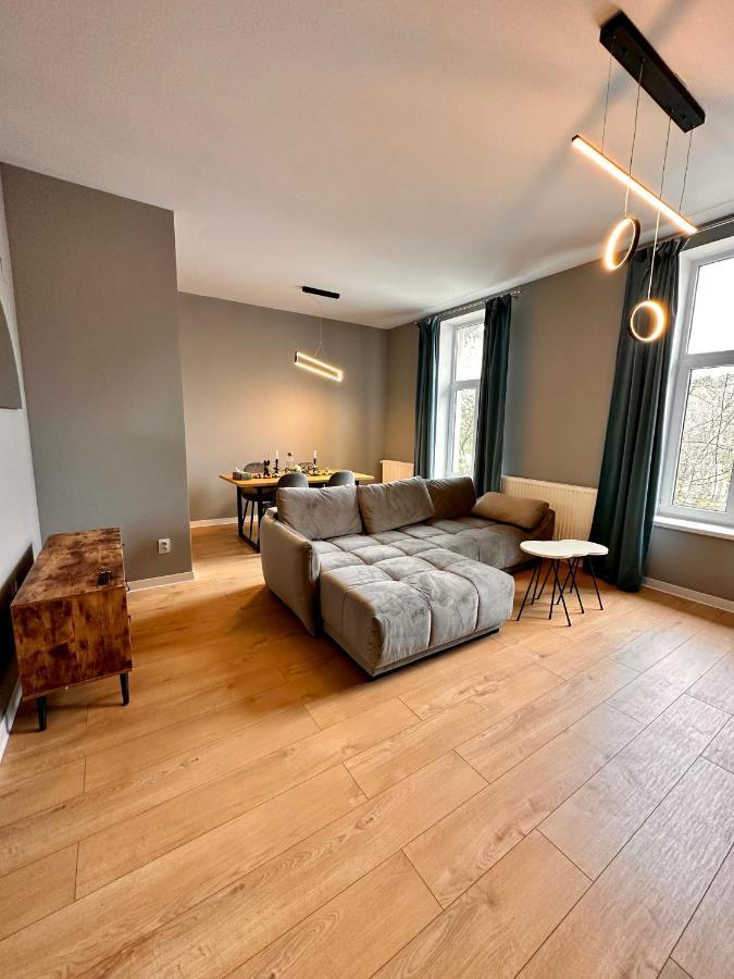 Lv Luxury Apart - One Minute Away From Train Station Predeal Exterior photo